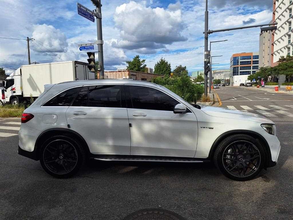 벤츠 GLC 클래스 GLC클래스 X253 AMG GLC 63 4MATIC+ 이미지 5