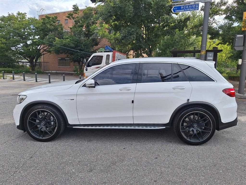 벤츠 GLC 클래스 GLC클래스 X253 AMG GLC 63 4MATIC+ 이미지 6