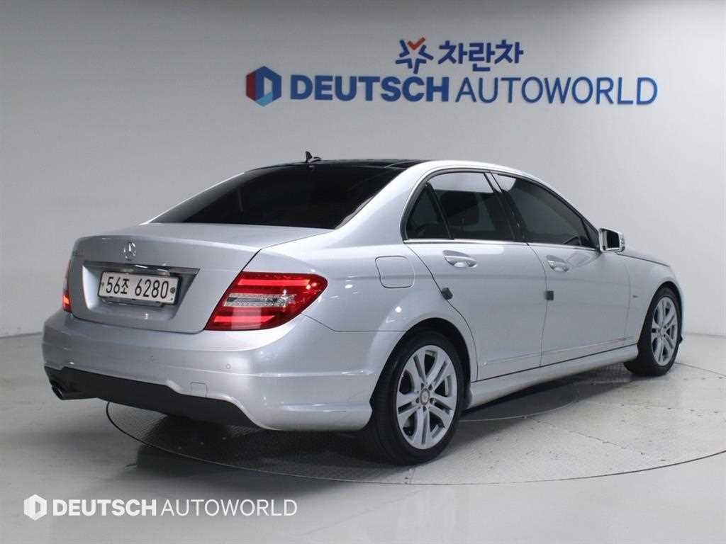 벤츠 C 클래스 C클래스 W204 C200 CGI 아방가르드 이미지 2