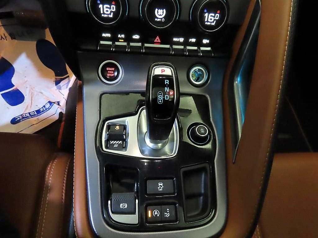 재규어 F-TYPE P300 쿠페 이미지 11