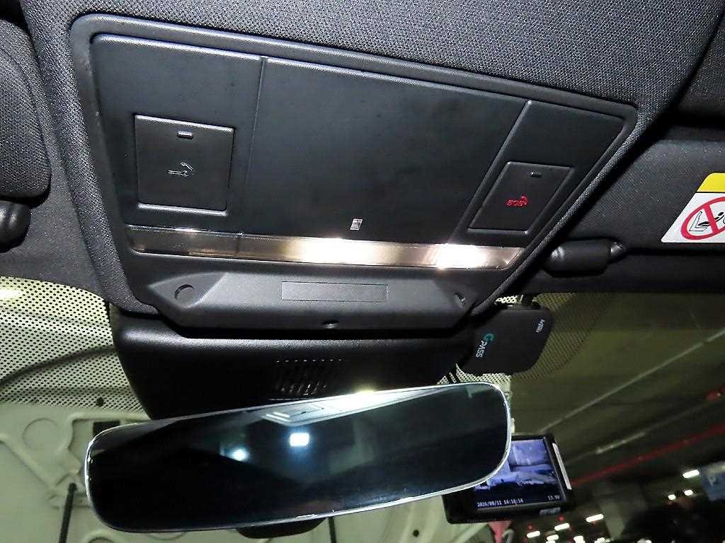 재규어 F-TYPE P300 쿠페 이미지 15