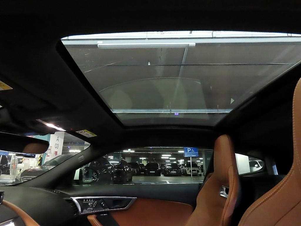 재규어 F-TYPE P300 쿠페 이미지 17
