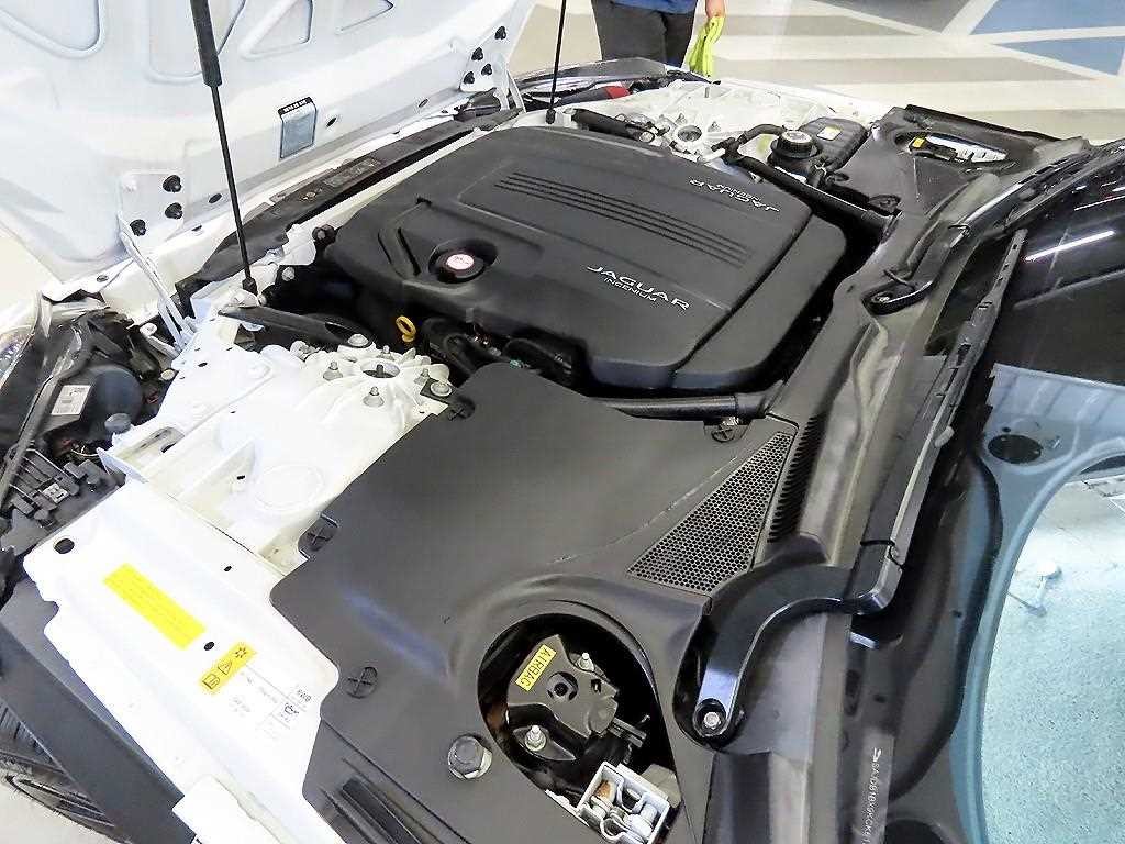 재규어 F-TYPE P300 쿠페 이미지 18