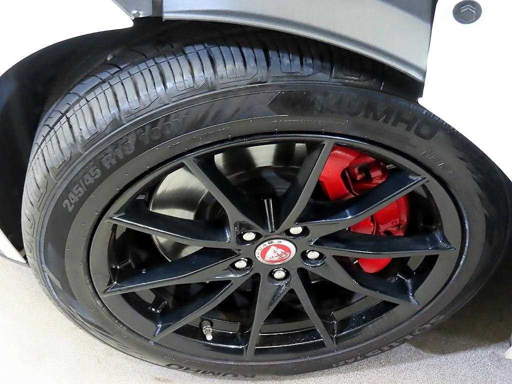 재규어 F-TYPE P300 쿠페 이미지 19