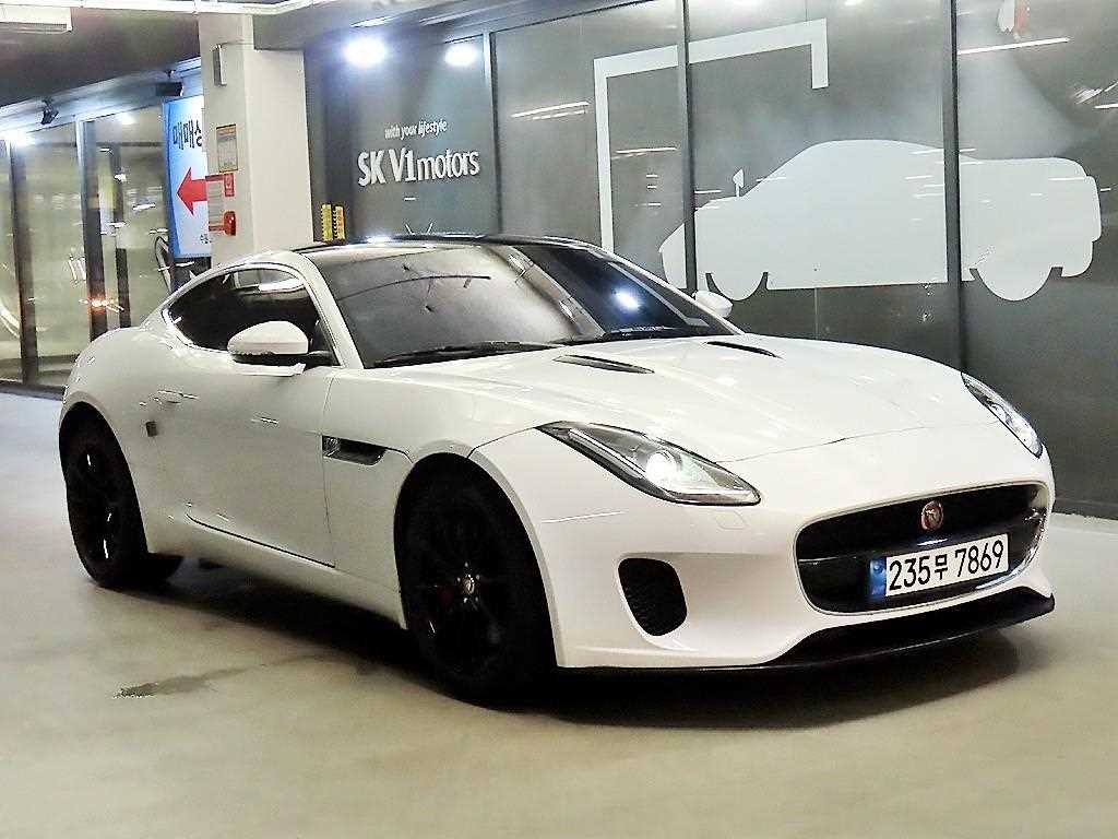 재규어 F-TYPE P300 쿠페 이미지 2