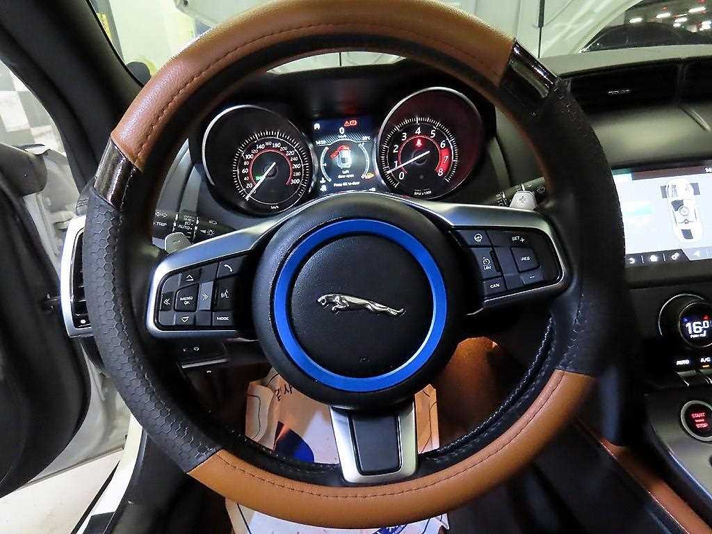 재규어 F-TYPE P300 쿠페 이미지 7
