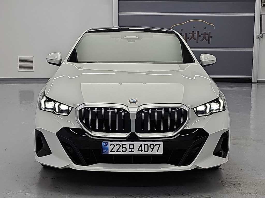 BMW 5시리즈 5시리즈 (G60) 530i xDrive M 스포츠 이미지 2