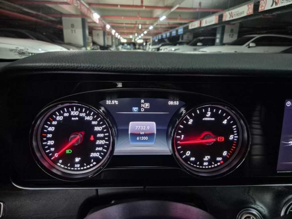 벤츠 E 클래스 E-클래스 W213 E220d 4MATIC 아방가르드 이미지 13