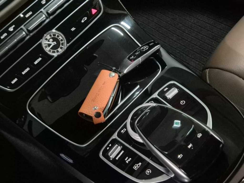 벤츠 E 클래스 E-클래스 W213 E220d 4MATIC 아방가르드 이미지 16
