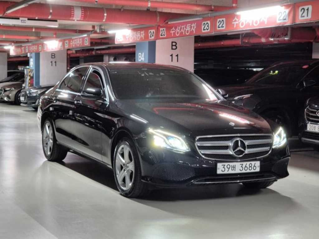 벤츠 E 클래스 E-클래스 W213 E220d 4MATIC 아방가르드 이미지 2