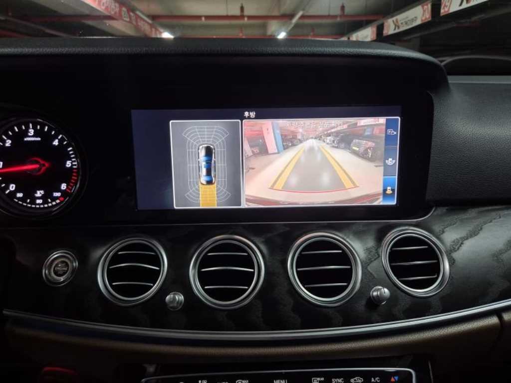 벤츠 E 클래스 E-클래스 W213 E220d 4MATIC 아방가르드 이미지 20