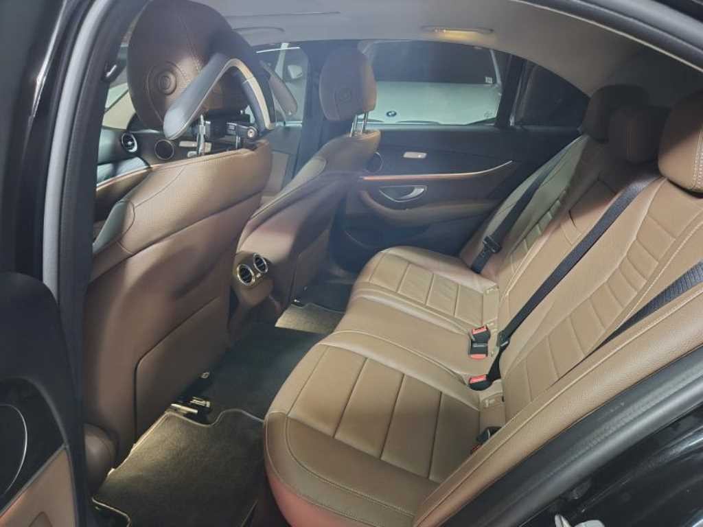 벤츠 E 클래스 E-클래스 W213 E220d 4MATIC 아방가르드 이미지 8