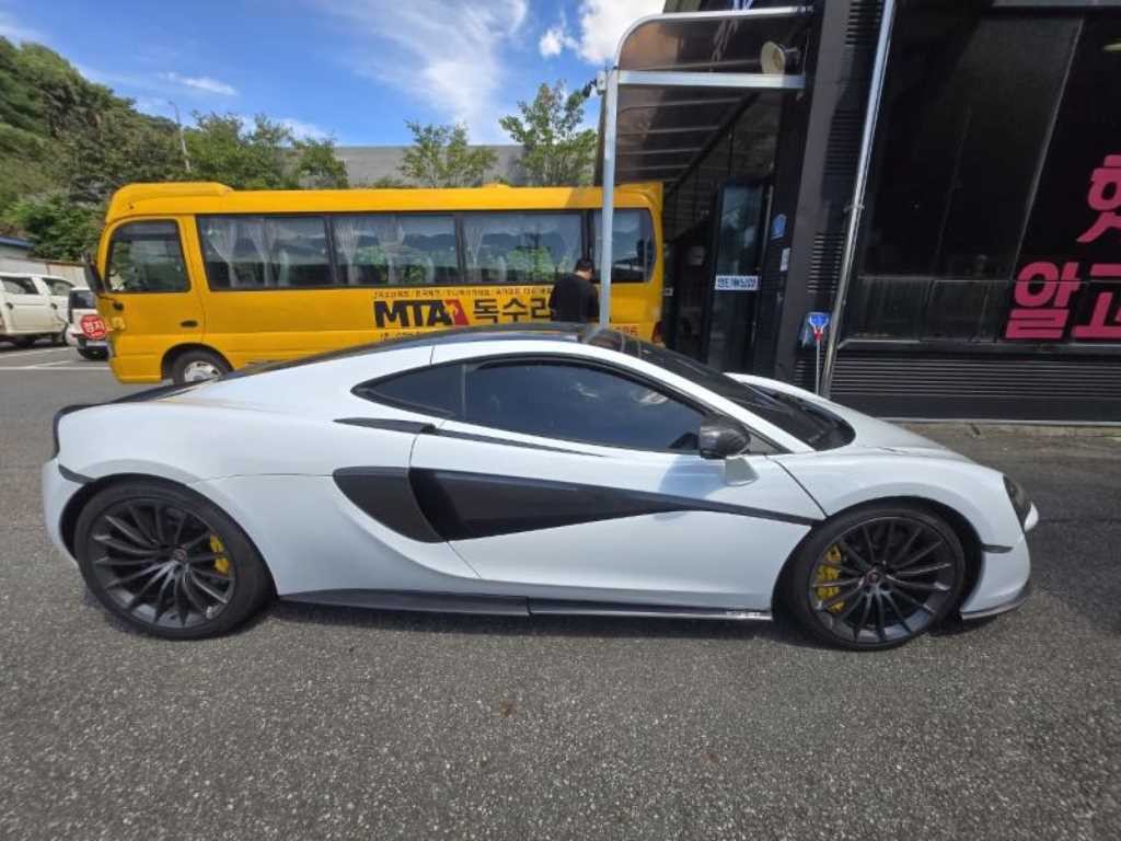 맥라렌 570GT 3.8 쿠페 이미지 2