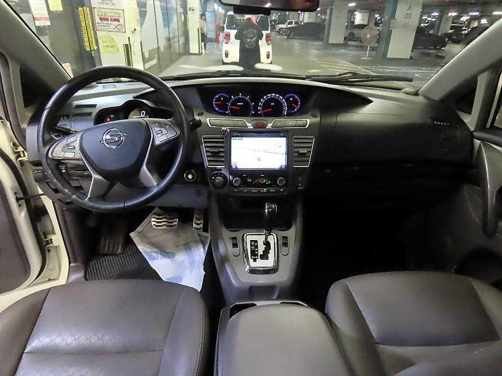 KG모빌리티(쌍용) 코란도 코란도투리스모 4WD TX 9인승 이미지 10