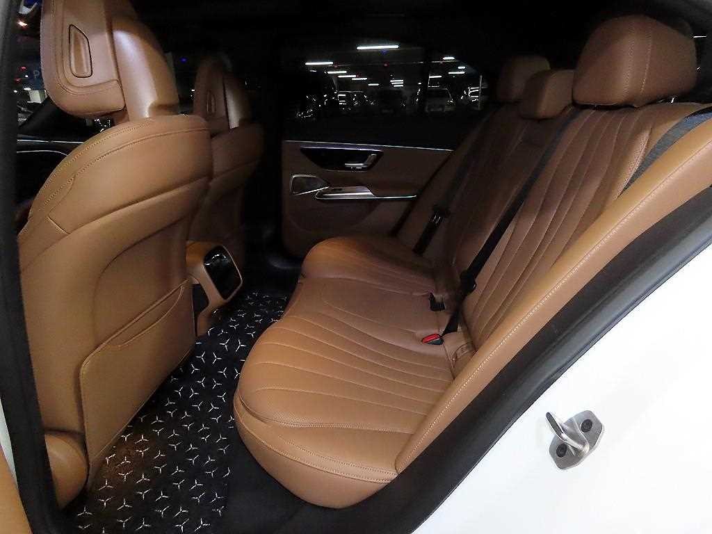 벤츠 E 클래스 E-클래스 W214 E300 4MATIC AMG Line 이미지 7