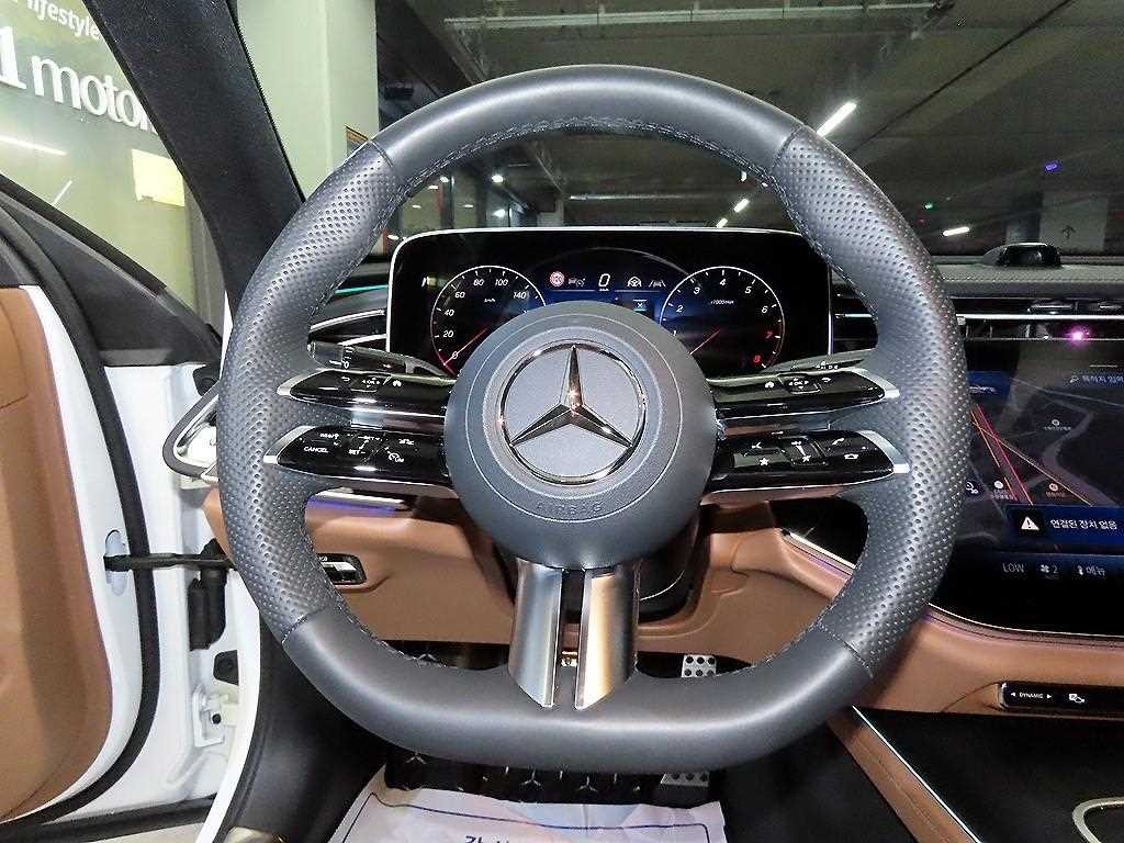 벤츠 E 클래스 E-클래스 W214 E300 4MATIC AMG Line 이미지 8