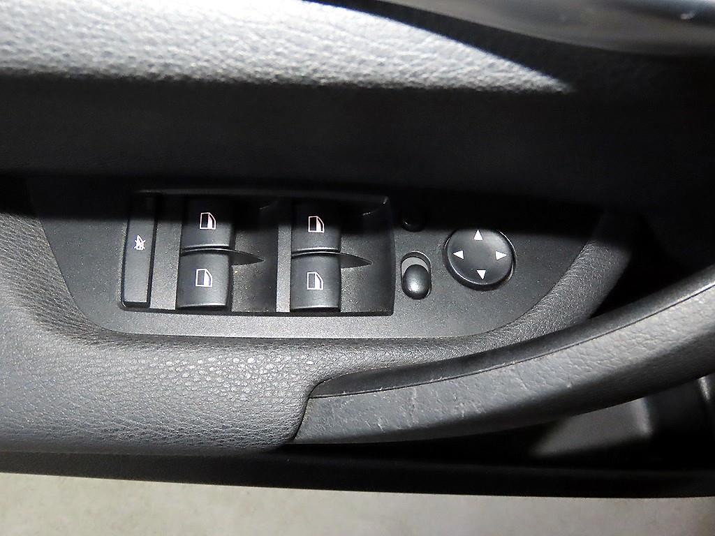 BMW X1 X1 (E84) xDrive 18d 4WD 이미지 13
