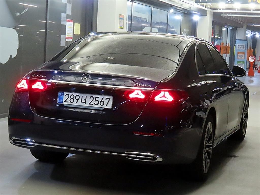 벤츠 E 클래스 E-클래스 W214 E220d 4MATIC 이미지 4