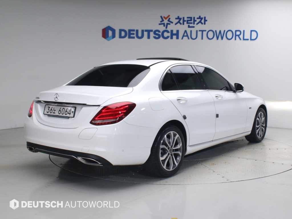 벤츠 C 클래스 C클래스 W205 C350e 이미지 2