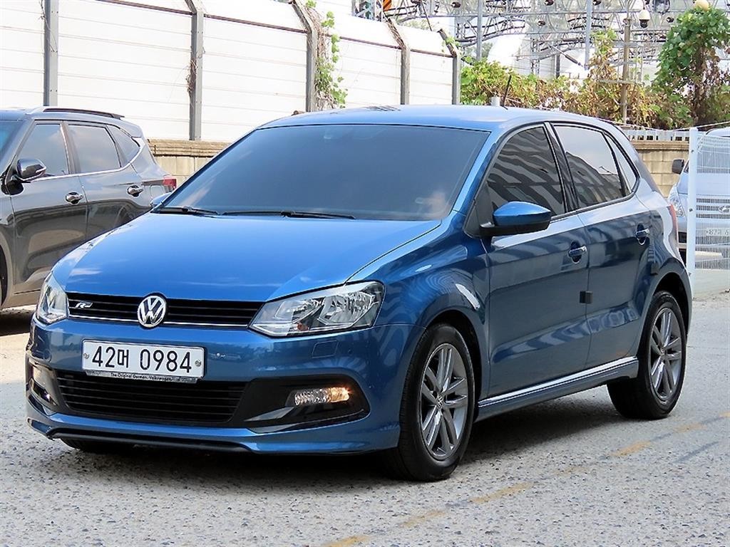 폭스바겐 폴로 1.4 TDI 블루모션 R-LINE 이미지 2
