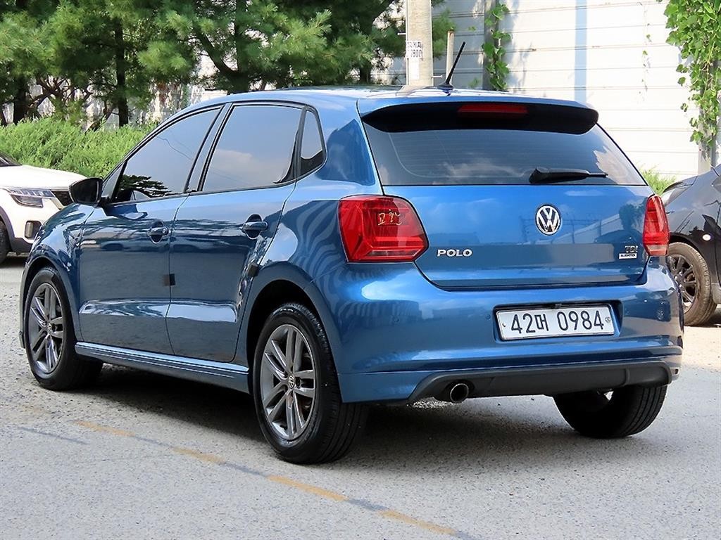 폭스바겐 폴로 1.4 TDI 블루모션 R-LINE 이미지 3