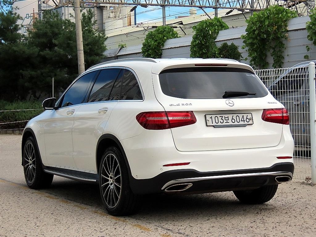 벤츠 GLC 클래스 GLC클래스 X253 GLC 300 4MATIC AMG LINE 이미지 3