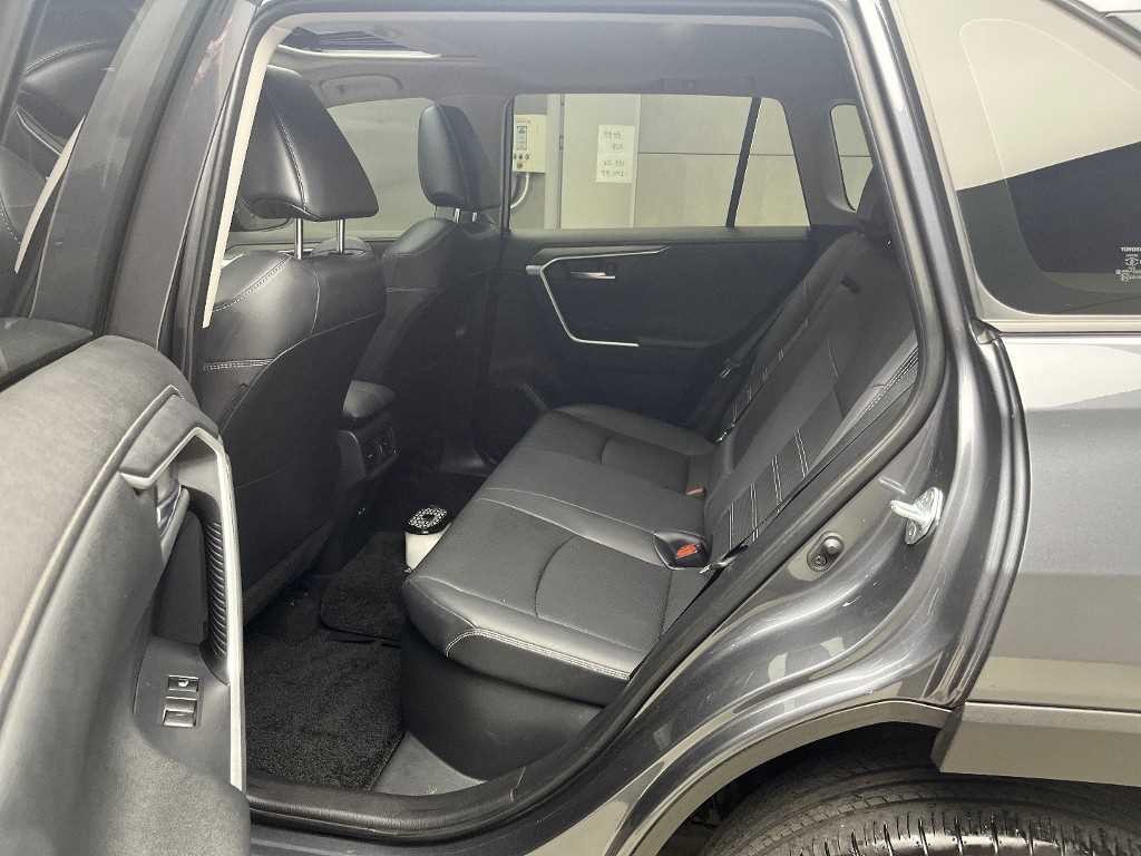 토요타 라브4 RAV4(5세대) 2.5 4WD 하이브리드 LTD 이미지 6