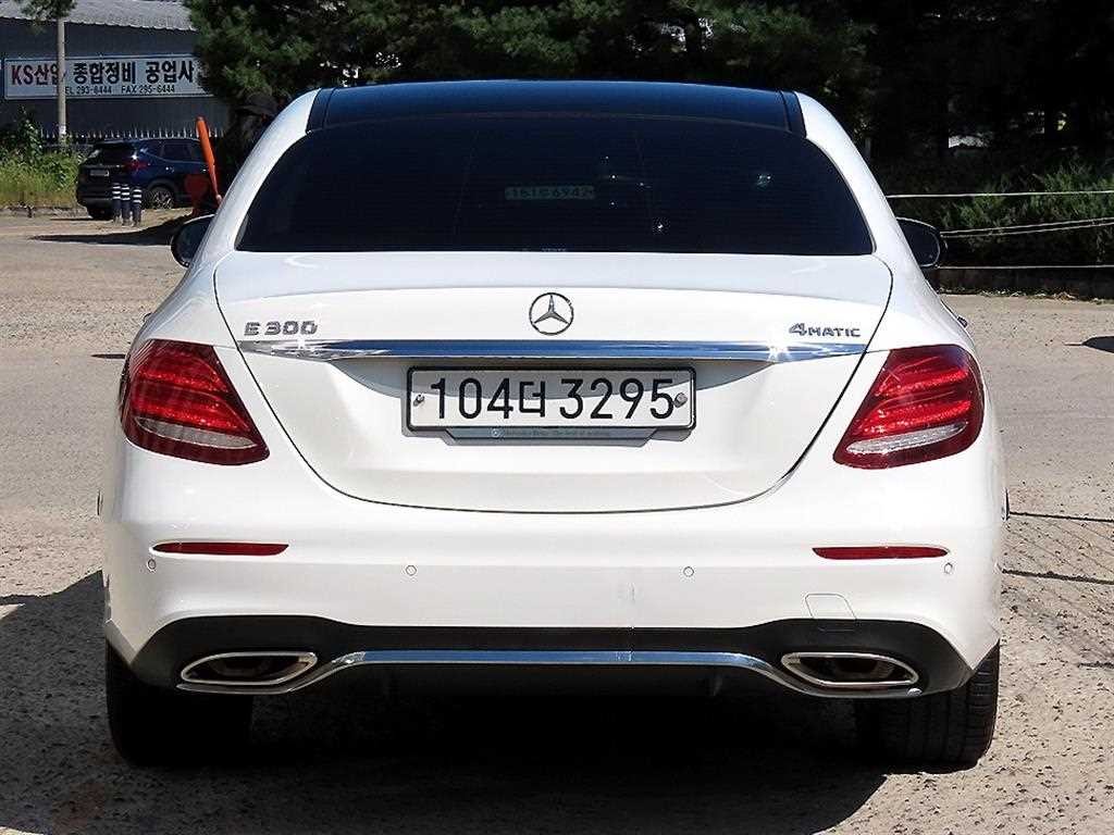 벤츠 E 클래스 E-클래스 W213 E300 4MATIC 익스클루시브 이미지 4