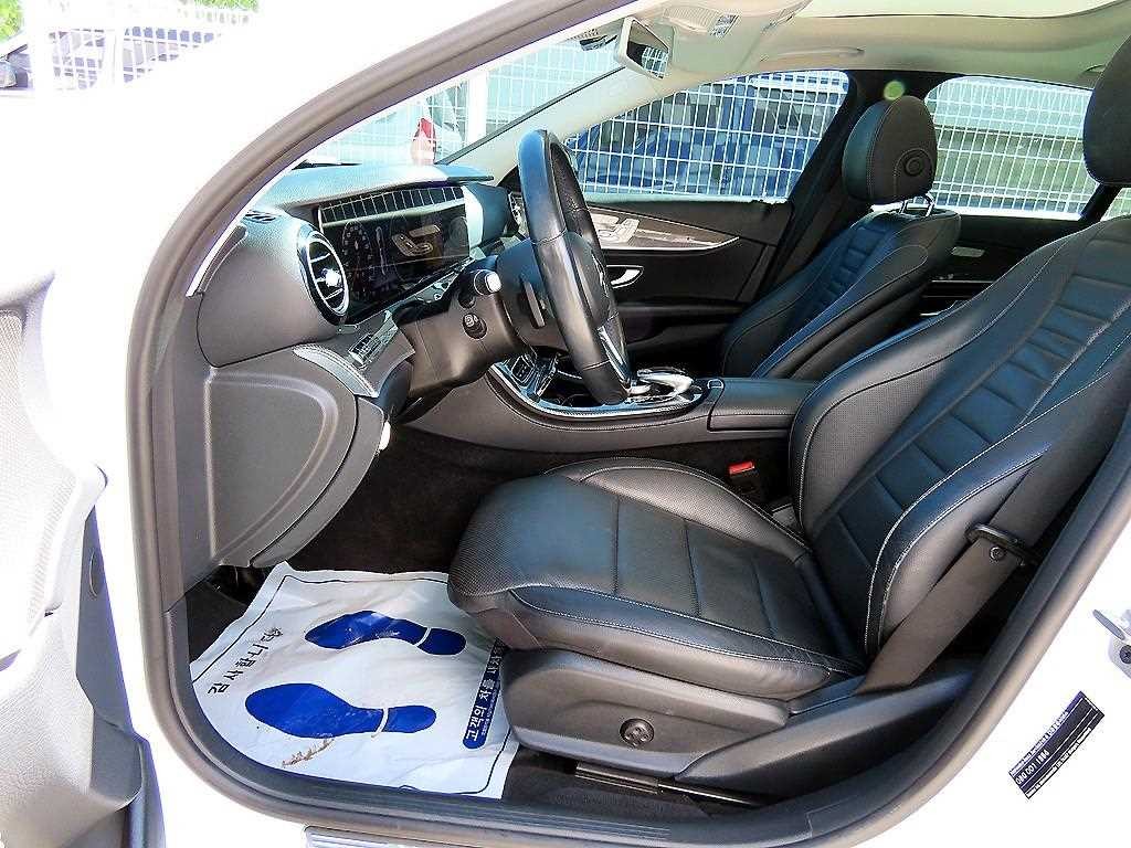 벤츠 E 클래스 E-클래스 W213 E300 4MATIC 익스클루시브 이미지 5