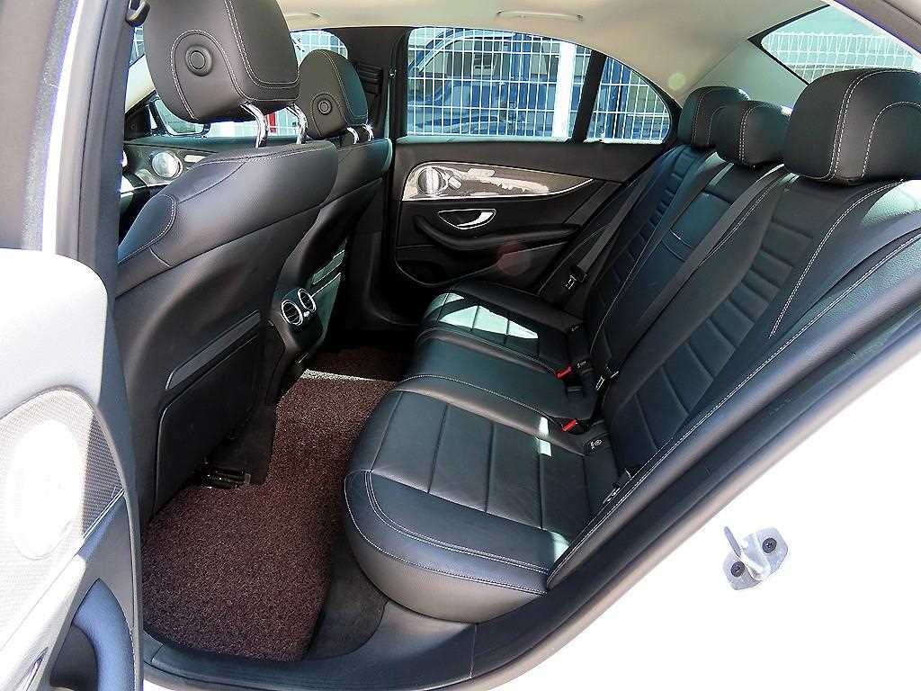 벤츠 E 클래스 E-클래스 W213 E300 4MATIC 익스클루시브 이미지 6