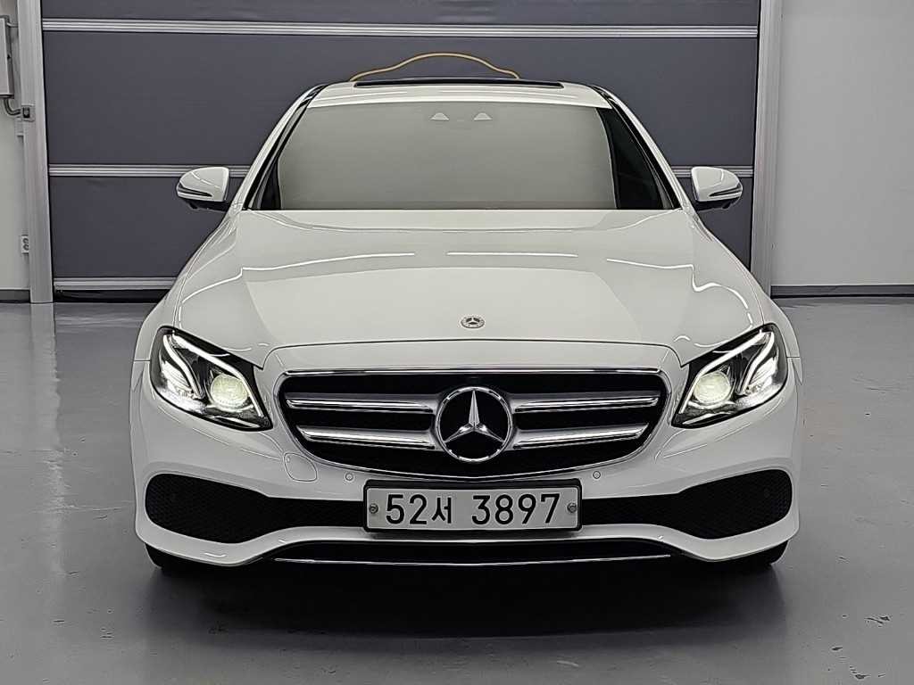 벤츠 E 클래스 E-클래스 W213 E300 4MATIC 아방가르드 이미지 2