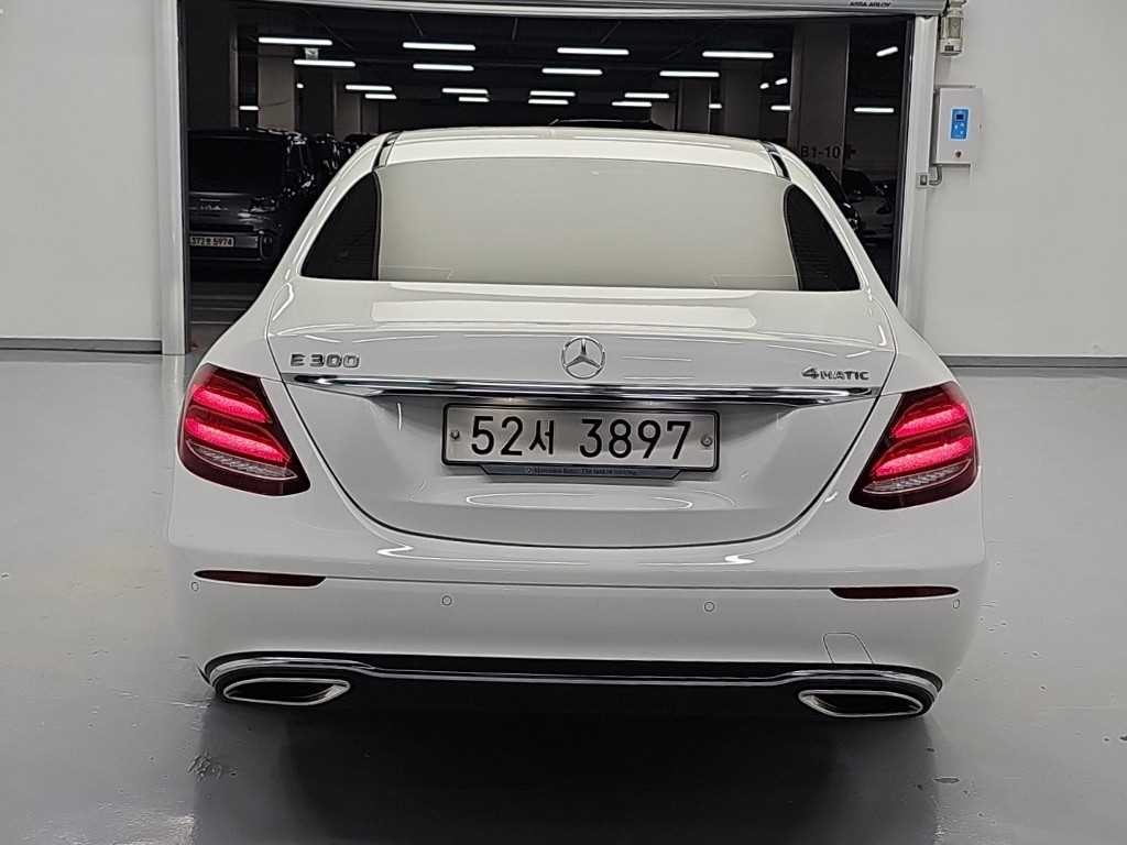벤츠 E 클래스 E-클래스 W213 E300 4MATIC 아방가르드 이미지 3