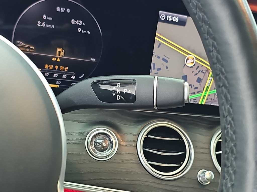 벤츠 E 클래스 E-클래스 W213 E300 4MATIC 아방가르드 이미지 8