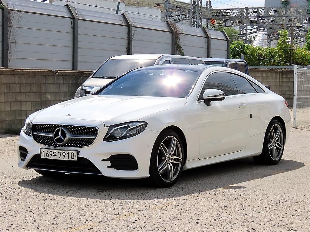 벤츠 E 클래스 E-클래스 W213 E220d 쿠페 이미지 2