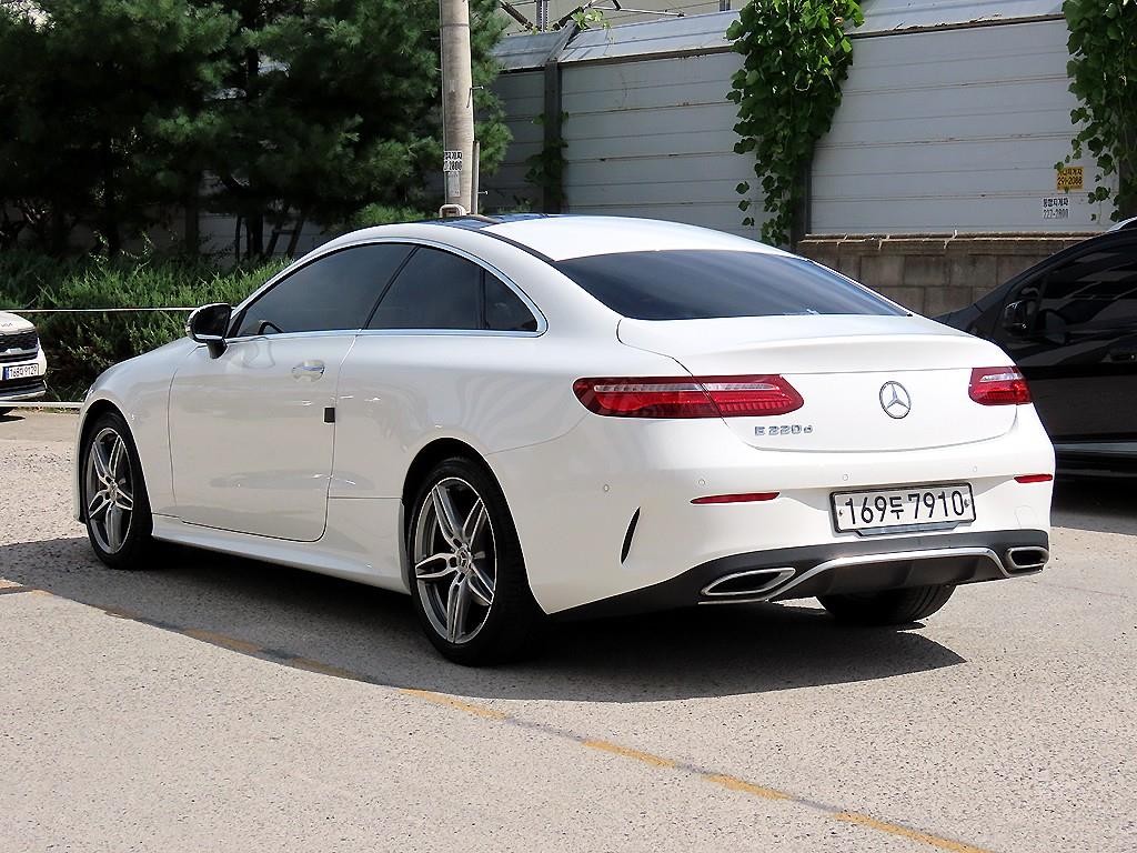 벤츠 E 클래스 E-클래스 W213 E220d 쿠페 이미지 3