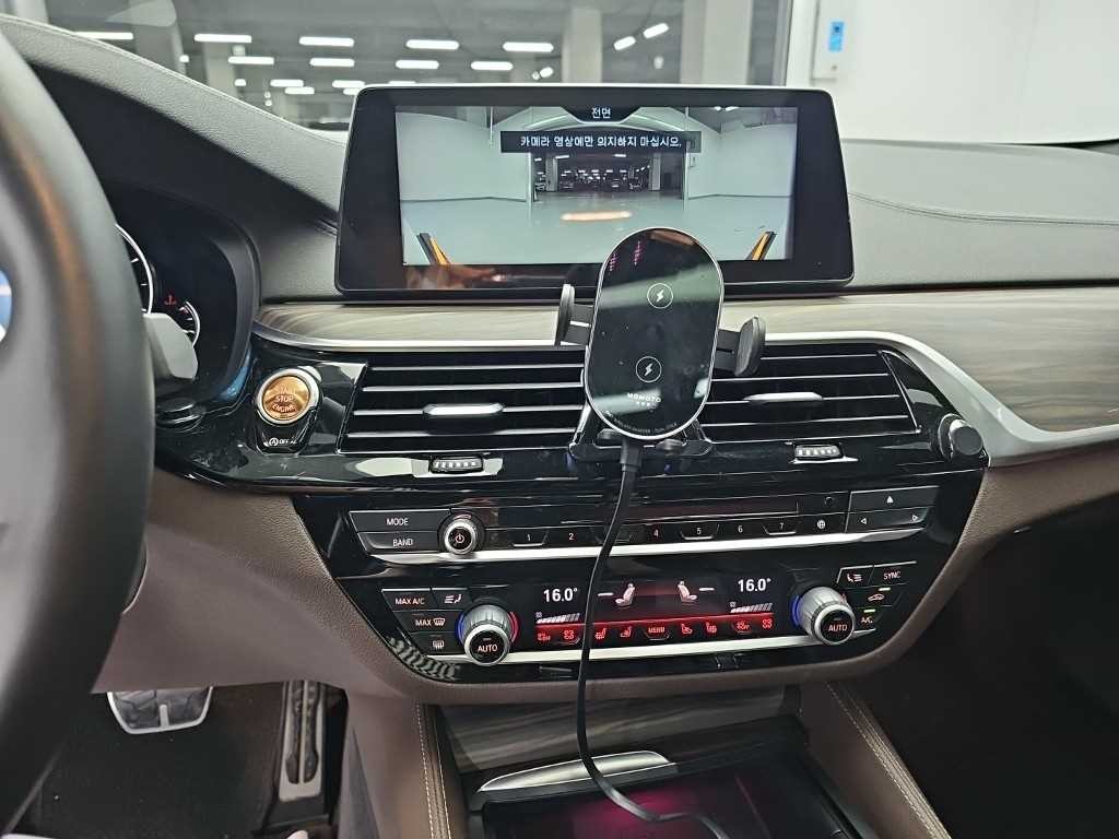 BMW 5시리즈 5시리즈 (G30) 520d xDrive M 스포츠 플러스 이미지 10