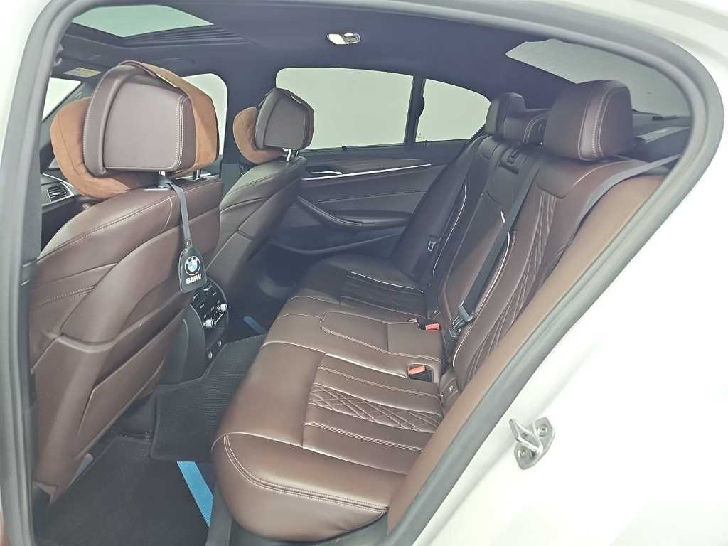 BMW 5시리즈 5시리즈 (G30) 520d xDrive M 스포츠 플러스 이미지 12