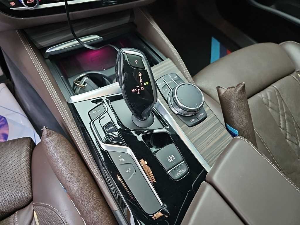 BMW 5시리즈 5시리즈 (G30) 520d xDrive M 스포츠 플러스 이미지 8