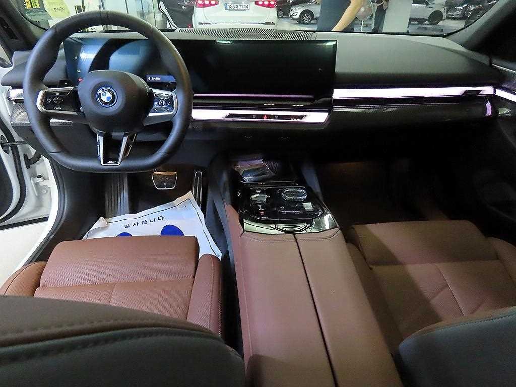 BMW 5시리즈 5시리즈 (G60) 550e xDrive M 스포츠 프로 이미지 10