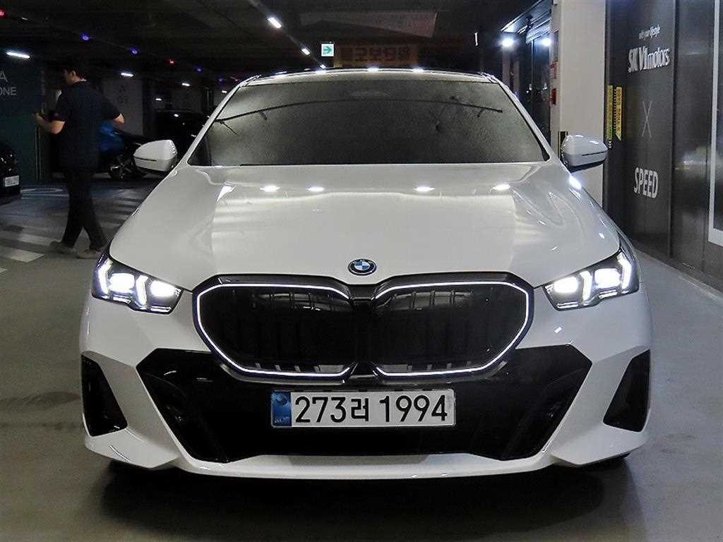 BMW 5시리즈 5시리즈 (G60) 550e xDrive M 스포츠 프로 이미지 2