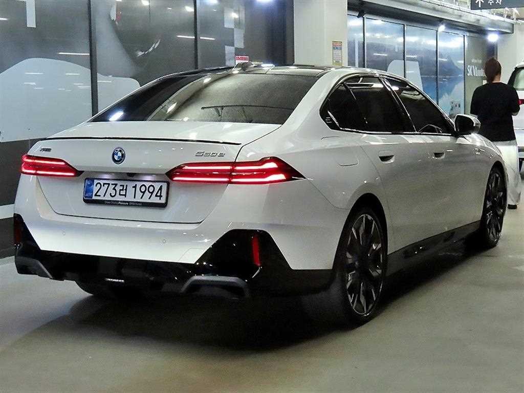 BMW 5시리즈 5시리즈 (G60) 550e xDrive M 스포츠 프로 이미지 4
