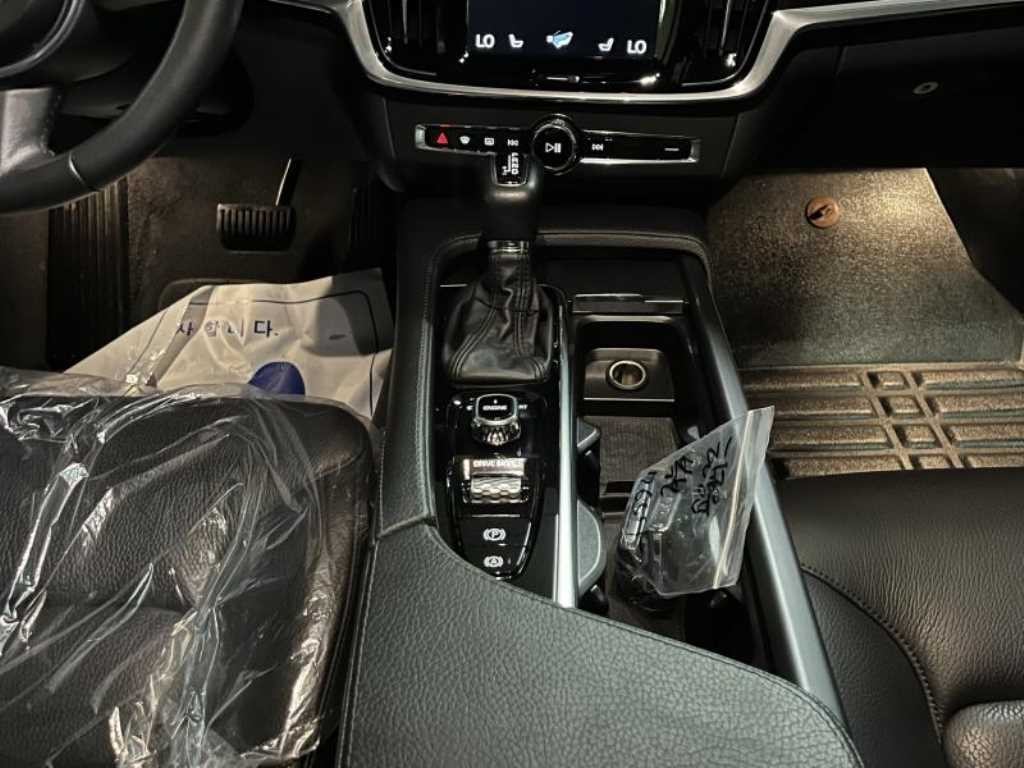 볼보 S90 T5 모멘텀 이미지 10
