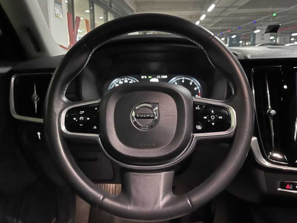 볼보 S90 T5 모멘텀 이미지 11