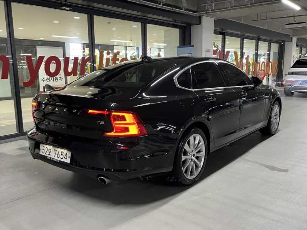 볼보 S90 T5 모멘텀 이미지 4
