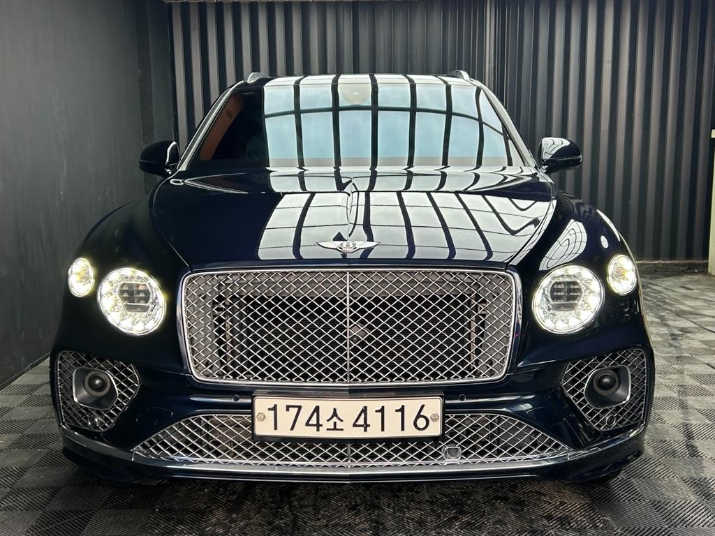 벤틀리 벤테이가 4.0 V8 이미지 1