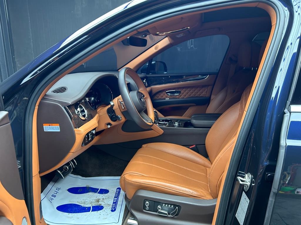 벤틀리 벤테이가 4.0 V8 이미지 5