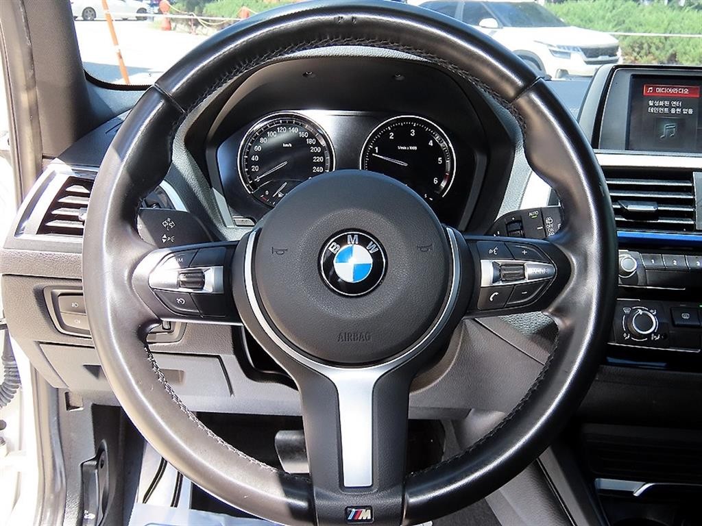 BMW 1시리즈 1시리즈 (F20) 118d M 스포츠 섀도우 에디션 이미지 8