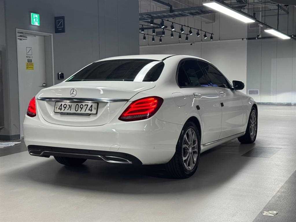 벤츠 C 클래스 C클래스 W205 C200 아방가르드 이미지 4