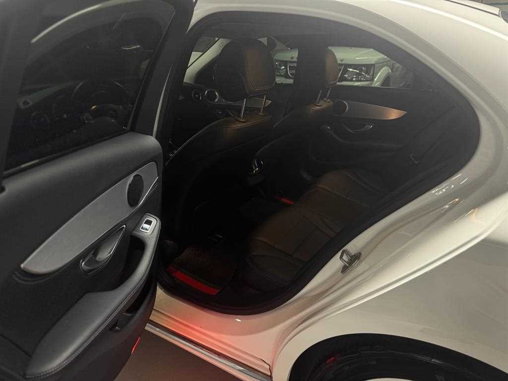 벤츠 C 클래스 C클래스 W205 C200 아방가르드 이미지 9