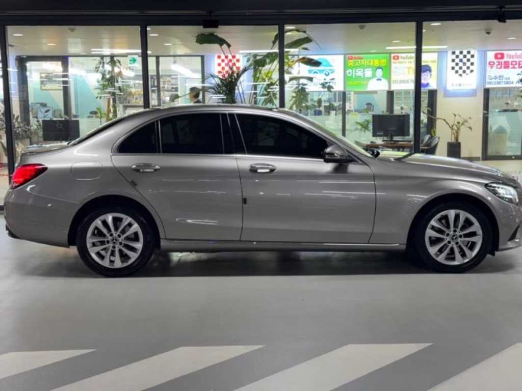 벤츠 C 클래스 C클래스 W205 C220 d 아방가르드 이미지 3